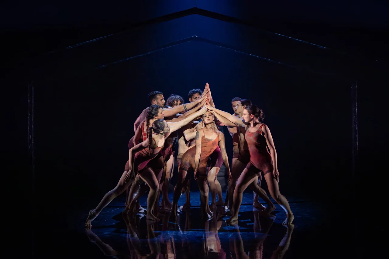 bangarra-dance-theatre-horizon-gallery-image-03.jpg